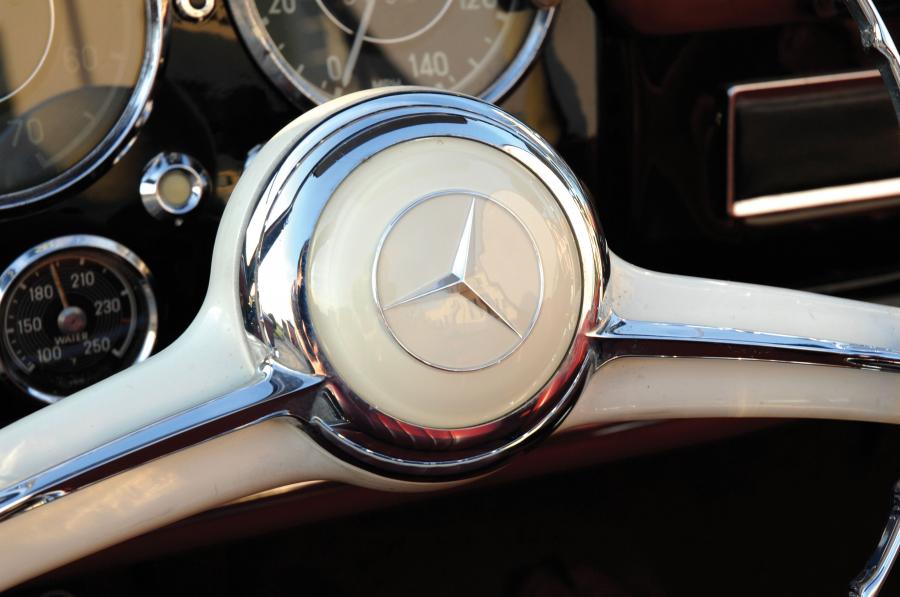  Mercedes-Benz 190 SL Roadster 1957 года  (фото 7 из 17)
